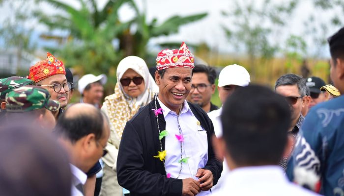 Mentan Amran Sulaiman Kunjungi Lokasi Peternakan Sapi Perah di Lembah Napu Poso