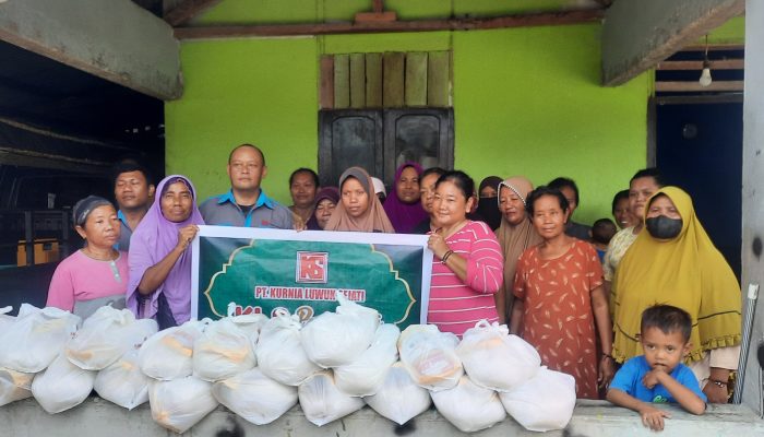 PT KLS Salurkan Seribu Paket Bahan Pokok di Luwuk Utara