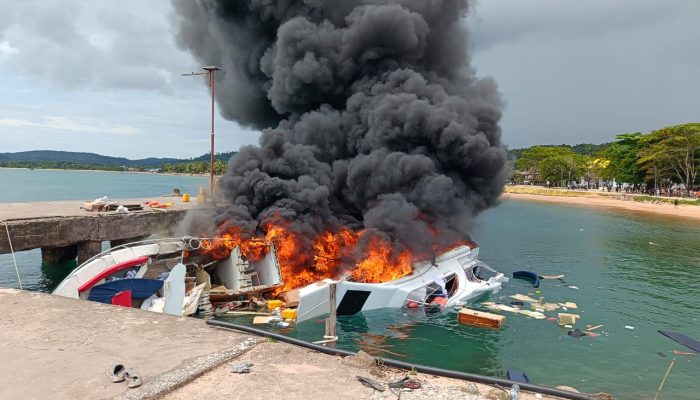 Speedboat Rombongan Cagub Malut Terbakar di Pelabuhan Bobong, 5 Orang Dilaporkan Meninggal Dunia