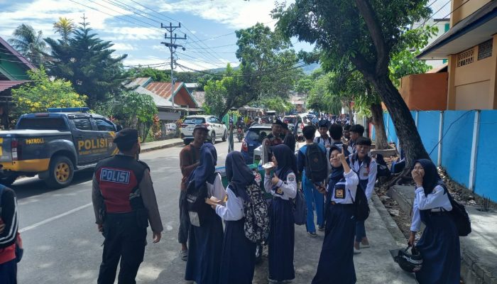 Cegah Tawuran Pelajar Kembali Terjadi, Polisi Patroli Keliling Sekolah di Luwuk