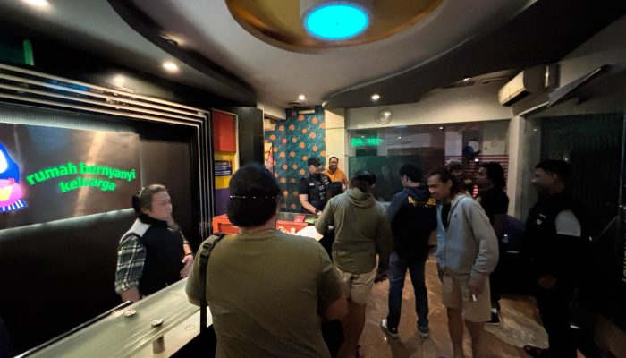 Jelang Putusan MK, Polisi Patroli di Tempat Hiburan Malam dan Sita 6 Botol Cap Tikus di Luwuk