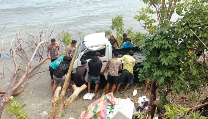 Pikup Ekspedisi Masuk Jurang di Bunta