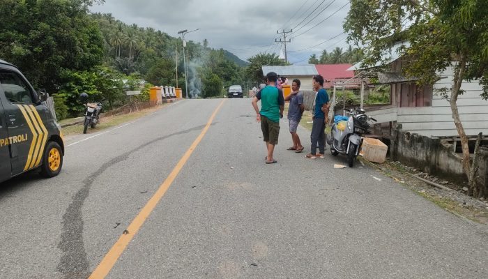 Tabrakan dengan Mobil, Pemotor di Pagimana Patah Tulang Kaki