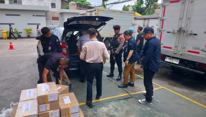 Puluhan Ribu Surat Suara Diterbangkan dari Jakarta ke Luwuk
