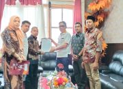 KPU Banggai Serahkan SK Penetapan Bupati Terpilih di DPRD