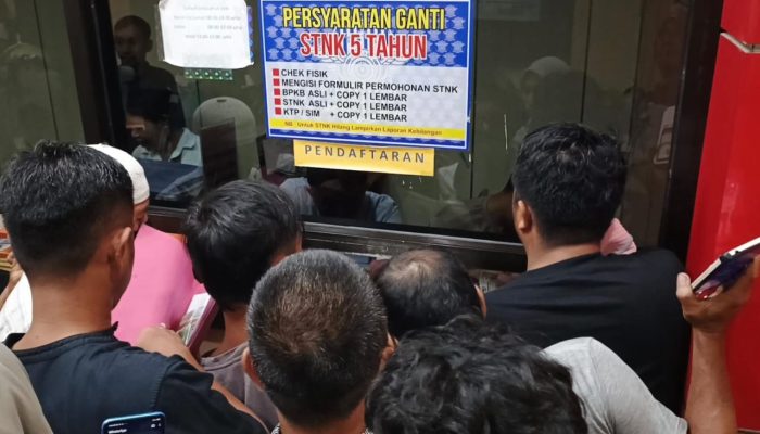 Penghapusan pajak, Ribuan Warga Banggai padati Samsat Luwuk, Rusno: kalo bisa diperpanjang